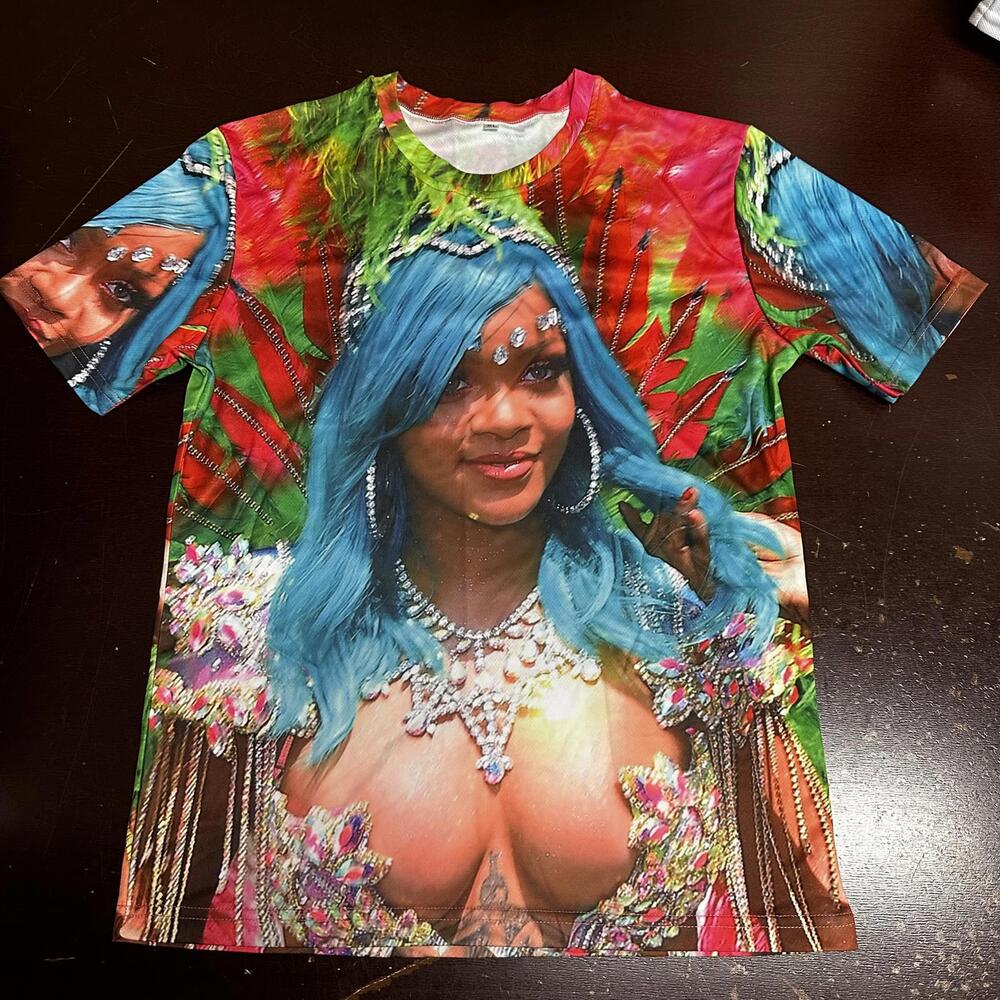 Rihanna mens unisex CARNIVAL T-shirt size large